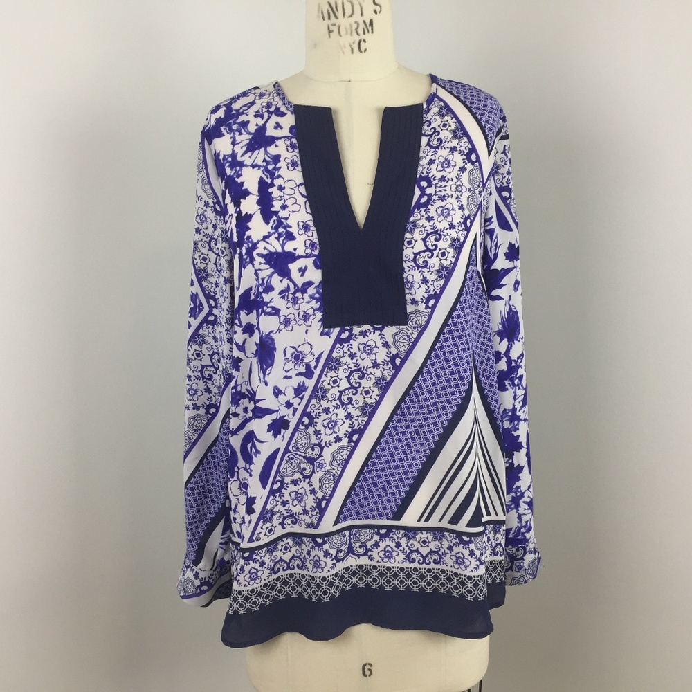 ❤️3/$29 Daniel Rainn Top Boho Floral Split Neck